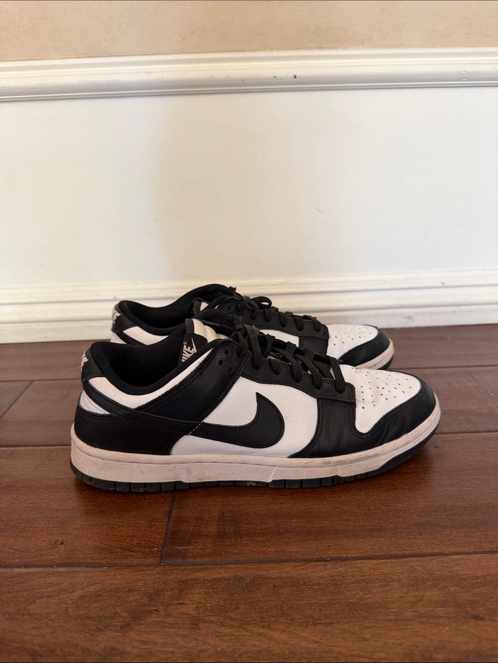 Nike Black and White Low-Top Skate dunks
